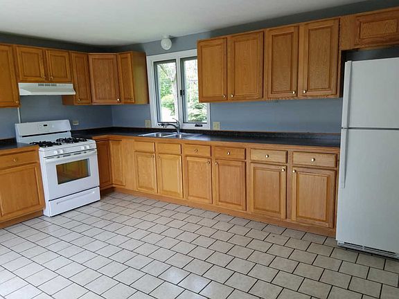 5th image of 638 Washington St