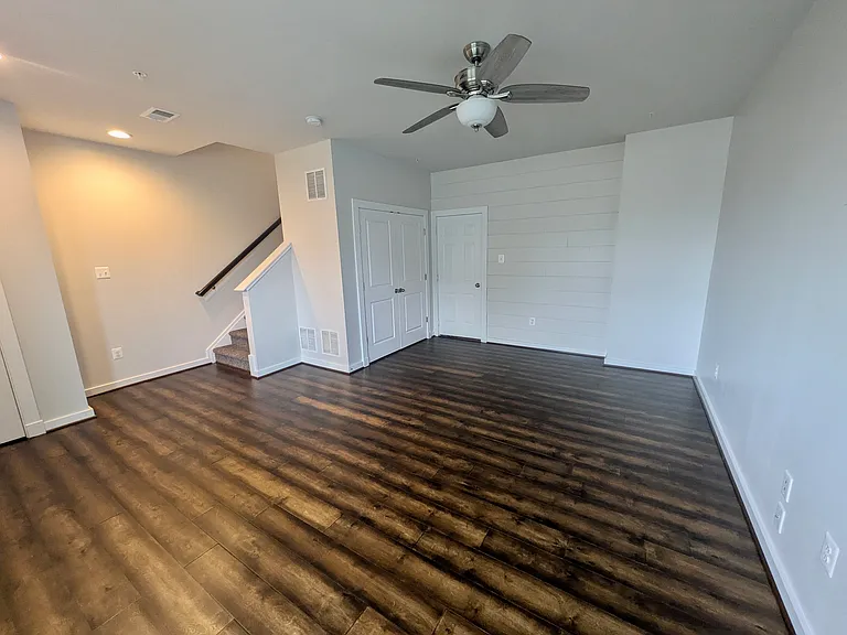 1121 Lawler Dr — Photo 5