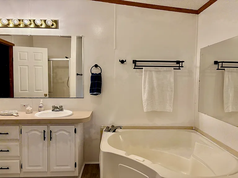 58 Forest Ct — Photo 22