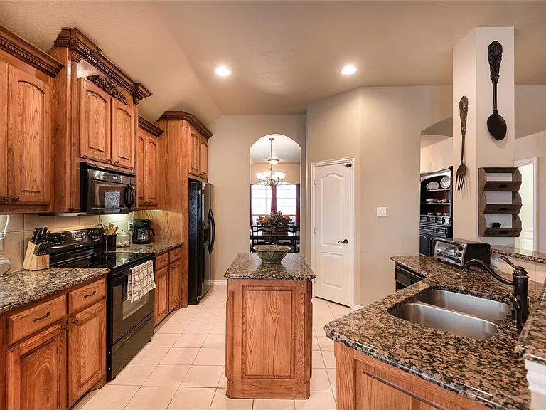 1010 Churchill Dr — Photo 11