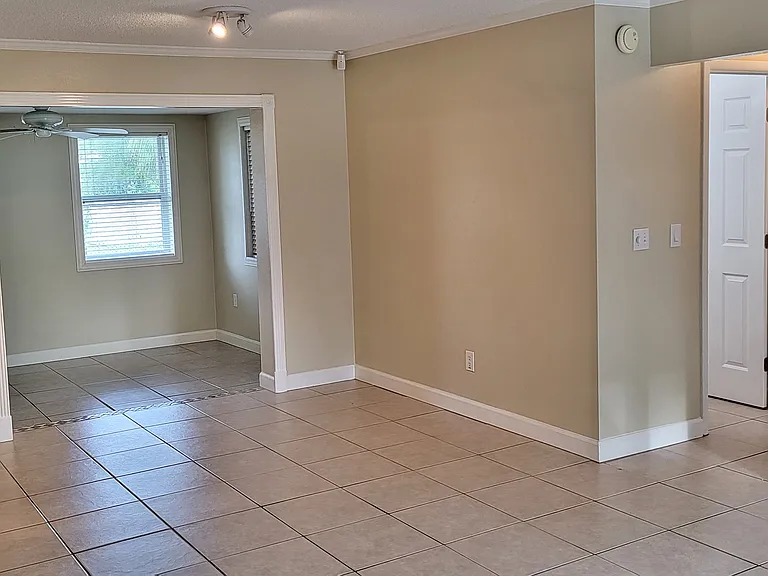 1480 Queen Anne Dr — Photo 8