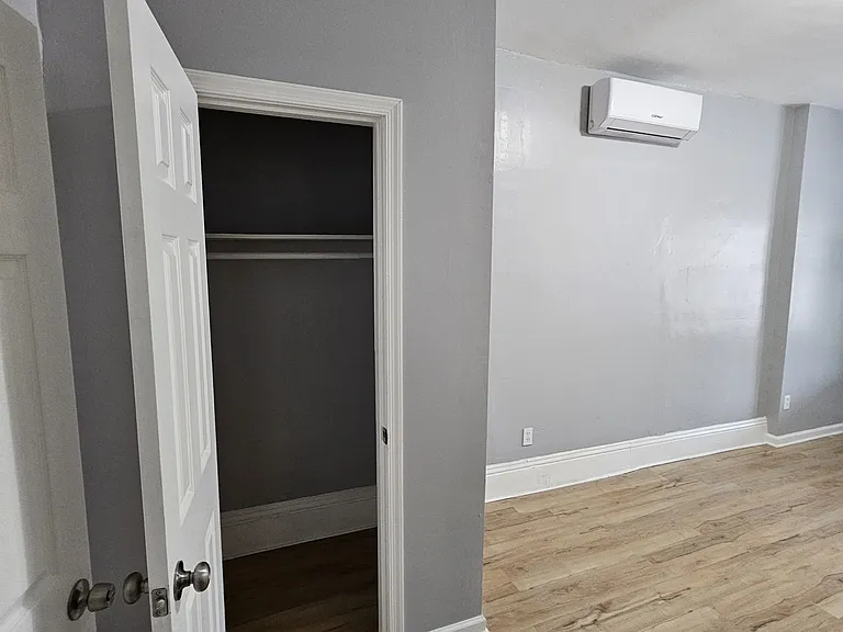 607 W 7th St #1 — Photo 10