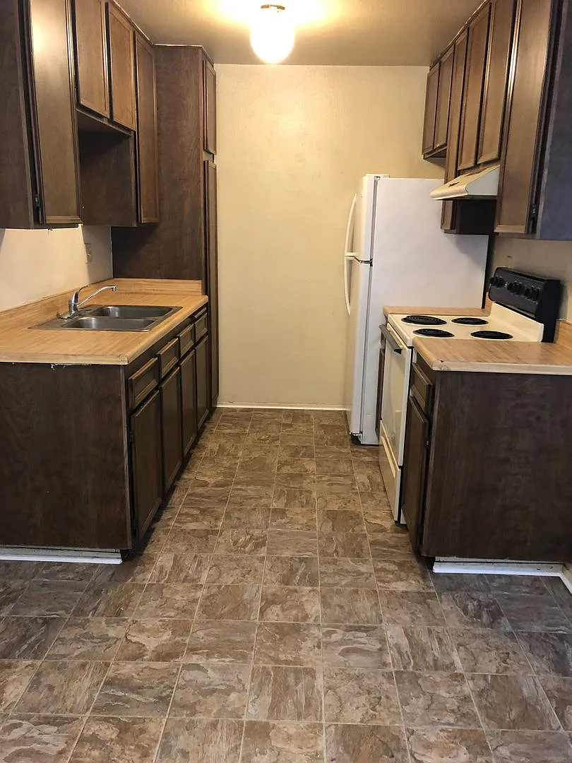 12711Laurel Street — Photo 2