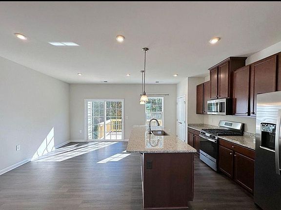 4th image of 801 Romeria Dr