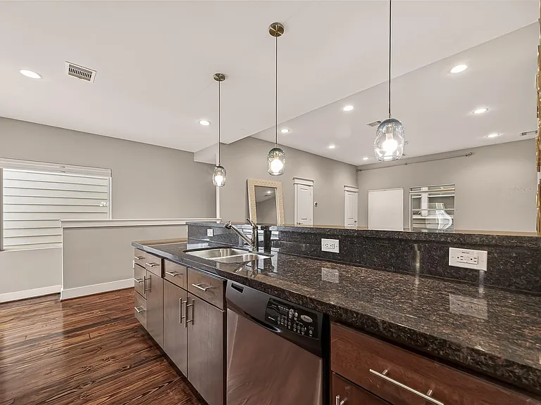 1510 Crockett St #B — Photo 13