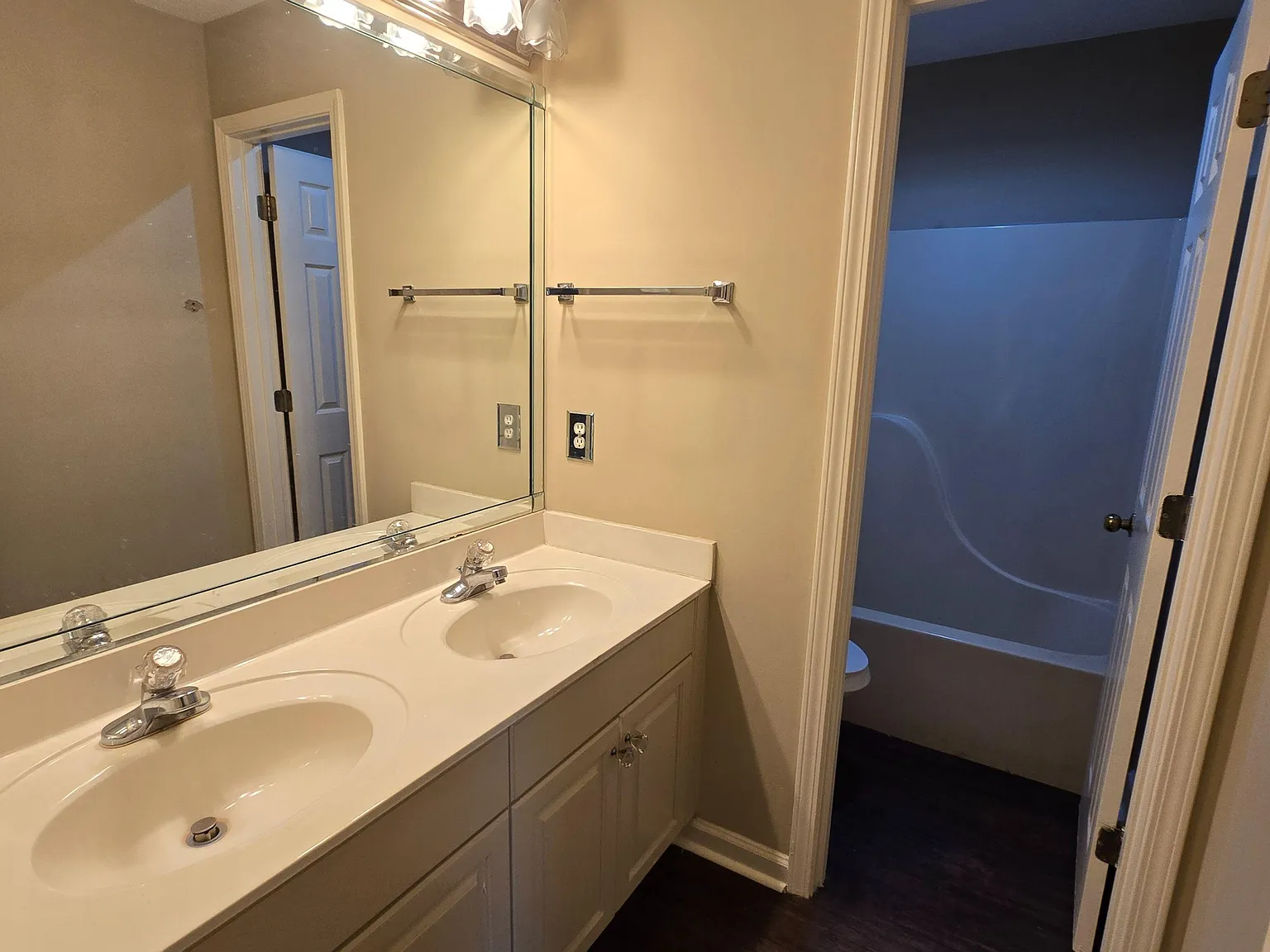 4 bed, 2.0 bath, 2749 sqft, $845 — Photo 4
