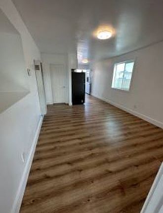 3rd image of 90 Louise St