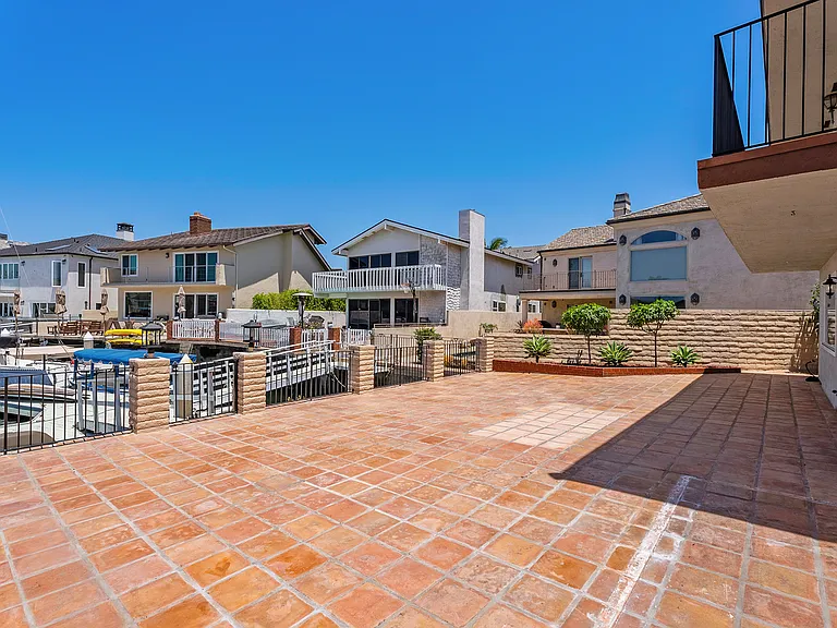 4051 Mistral Dr — Photo 25