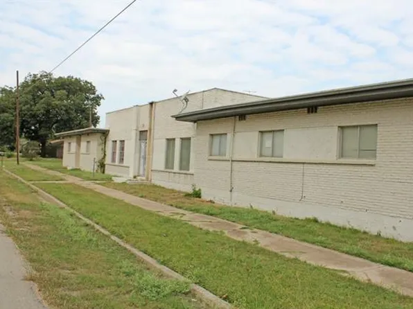 208 E Purdom Ave, Alvarado, TX 76009