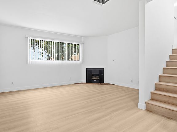 4th image of 112 W Acacia Ave APT 101