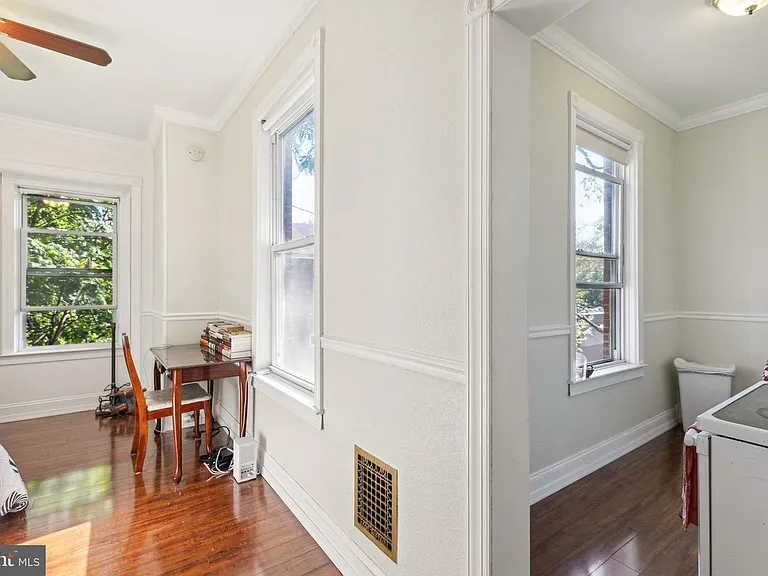 4818 Trinity Pl #2R — Photo 4