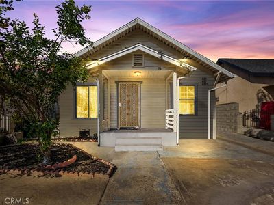 687 E 49th St, Los Angeles, CA, 90011