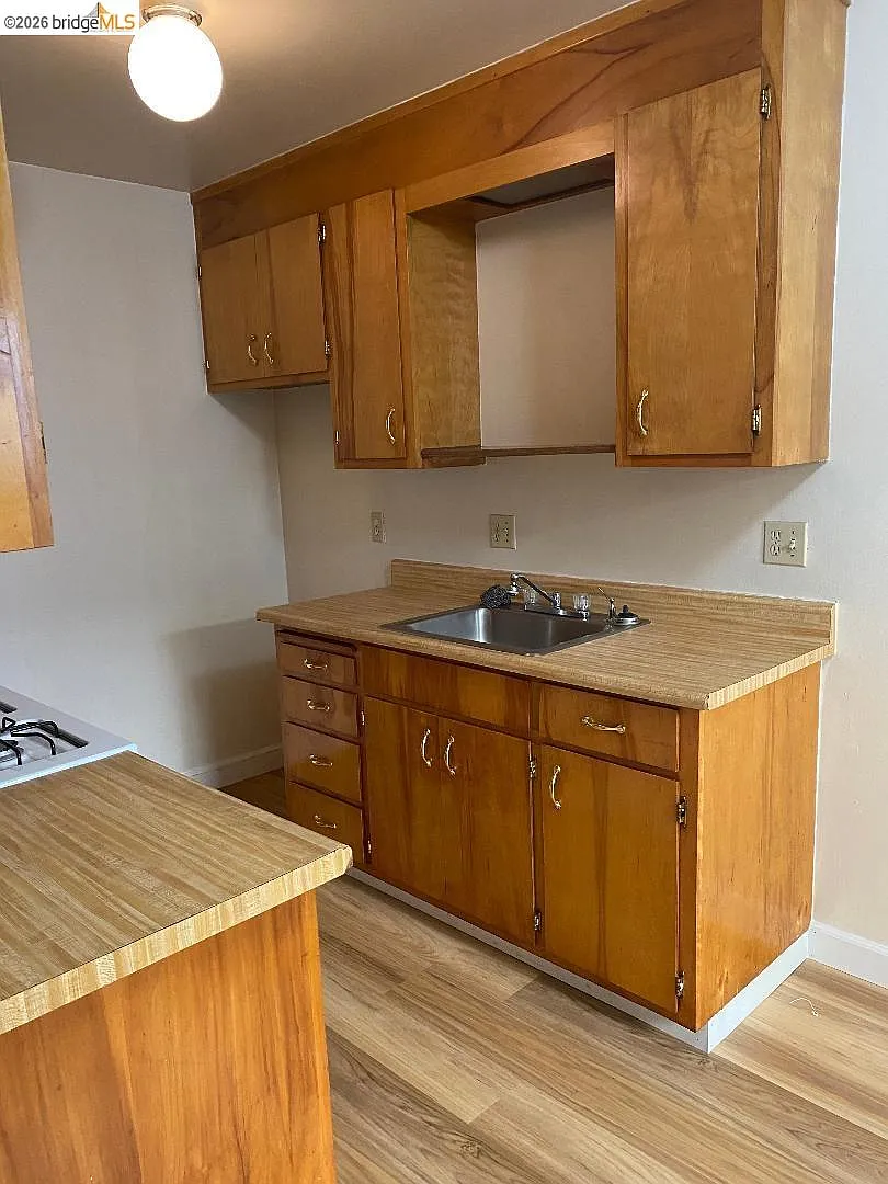 2 bed, 1.0 bath, 900 sqft, $2,800 — Photo 4
