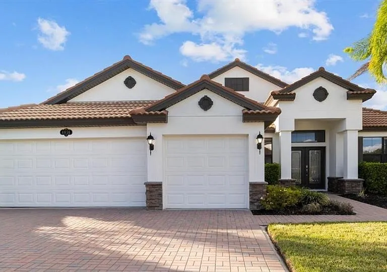 4056 Sunset Lake Dr — Photo 1