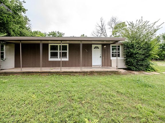 3rd image of 924 Falls Dr