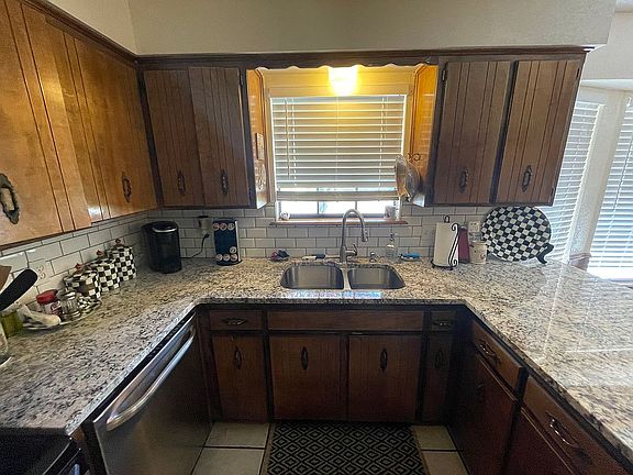 4th image of 5007 Greenway Pl