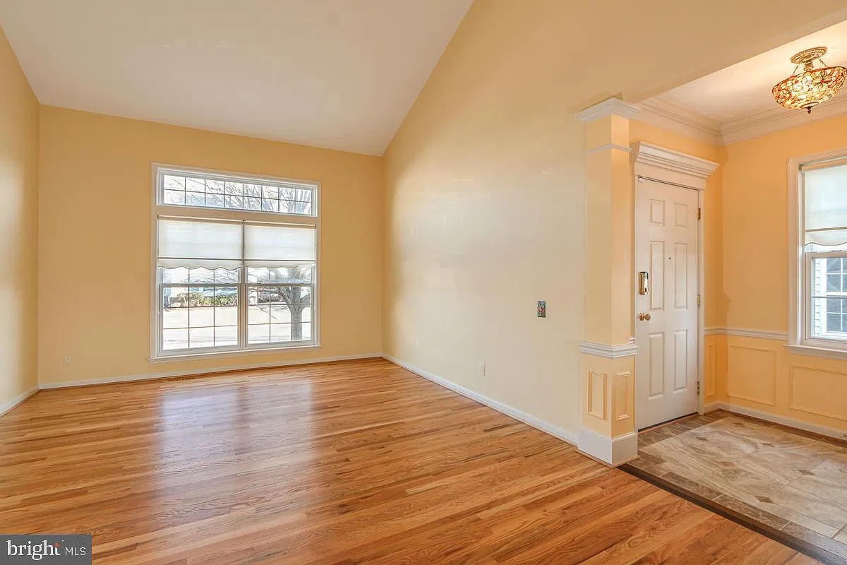 3 bed, 3.5 bath, 3543 sqft, $4,100 — Photo 3