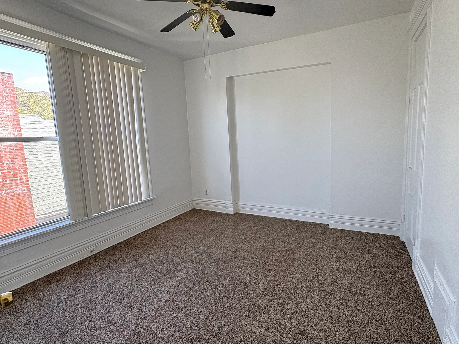 4 bed, 1400 sqft, $1,900 — Photo 3