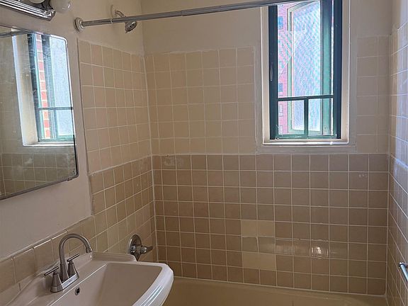 5th image of 1641 Metropolitan Avenue #3H