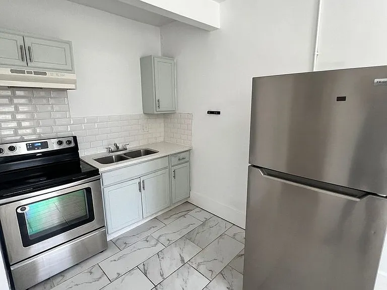611 Fremont Ave #B — Photo 3