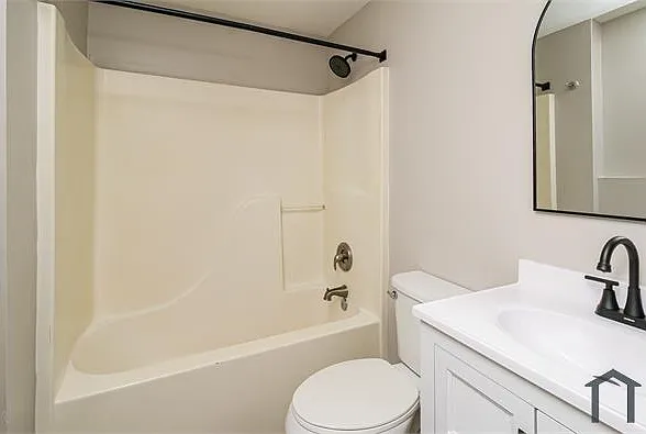 1097 Smith St SW — Photo 8