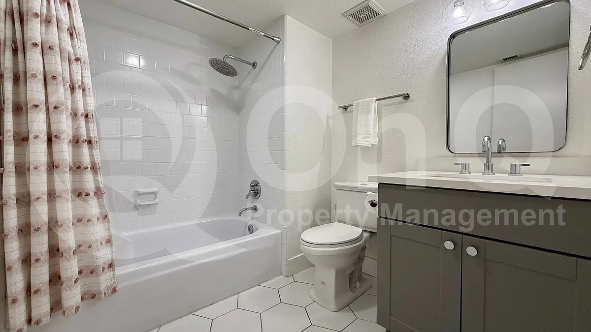 3 bed, 2.0 bath, 2400 sqft, $2,125 — Photo 3