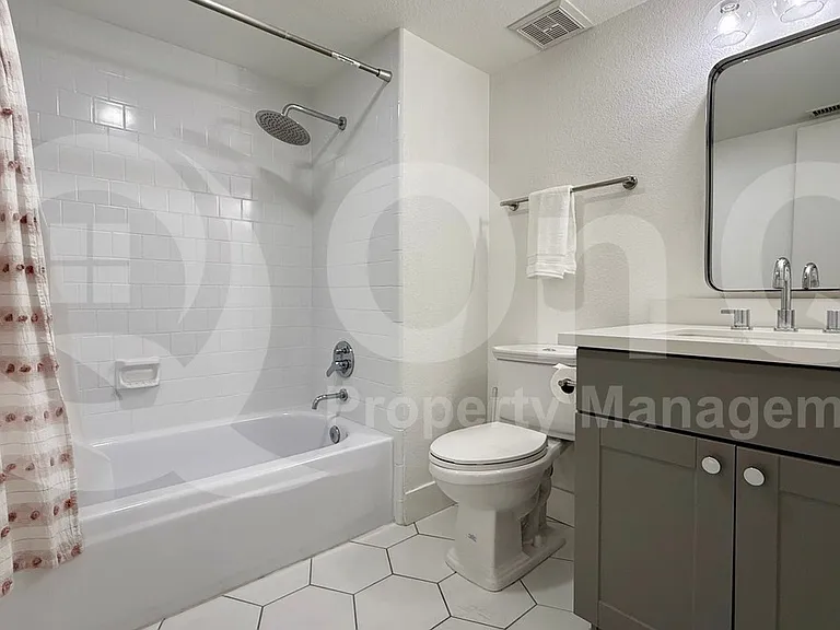 7618 N 19th Dr — Photo 3