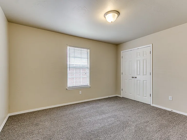 2427 W Oklahoma Ave — Photo 9