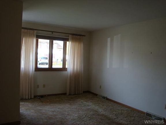 3rd image of 162 Rebecca Park