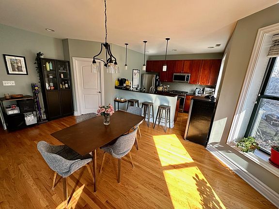 3rd image of 4802 N Kenmore Ave #2