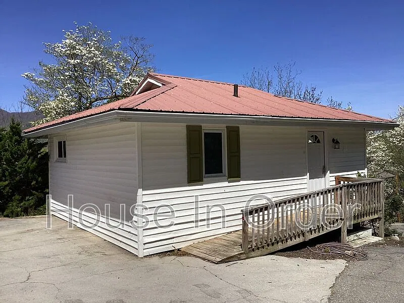 69 Reservoir Dr
