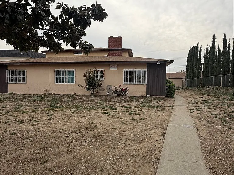 2559 Yorkshire Way — Photo 1