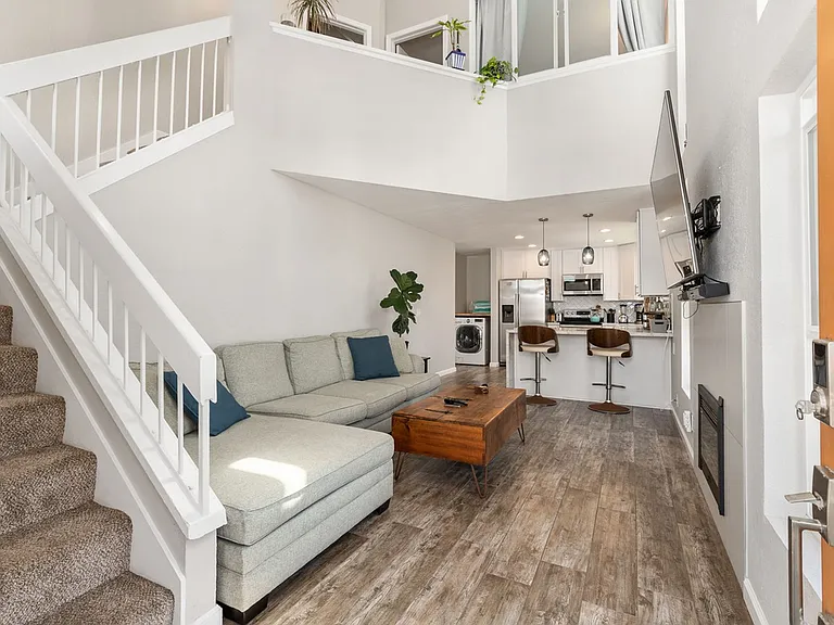 735 Verona Ct — Photo 3