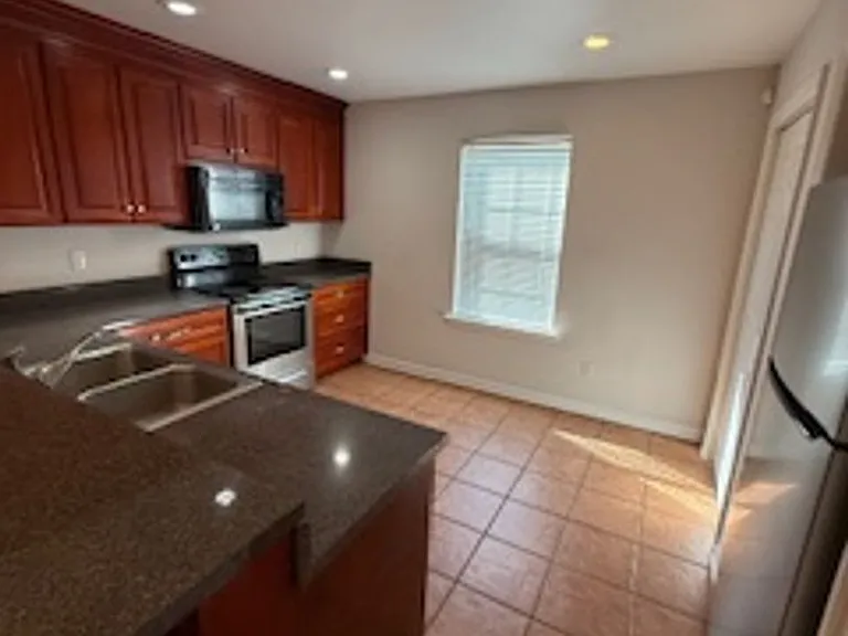 4556 Deslin Dr — Photo 15