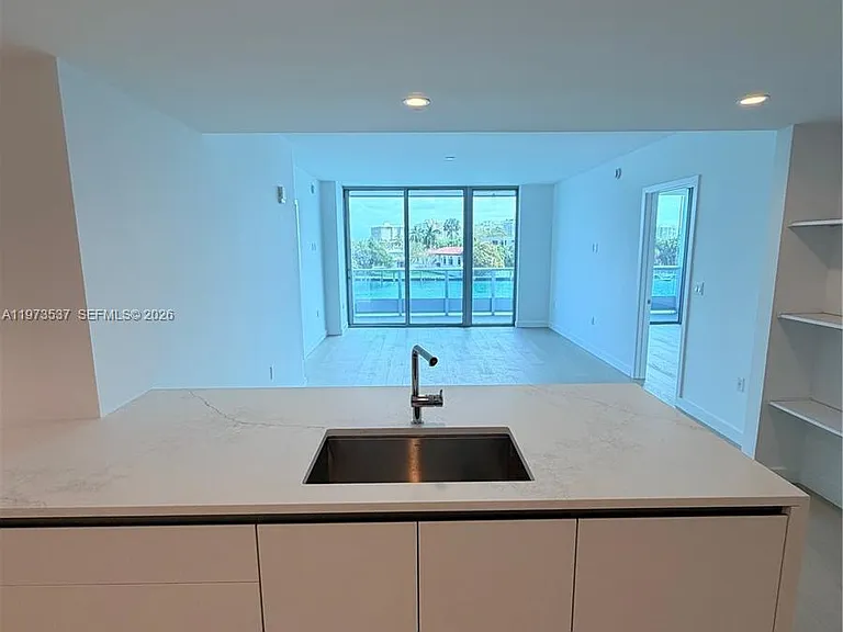 9201 E Bay Harbor Dr #309 — Photo 12