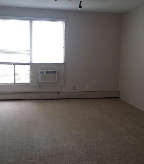 231 Templegreen Dr NE — Photo 5