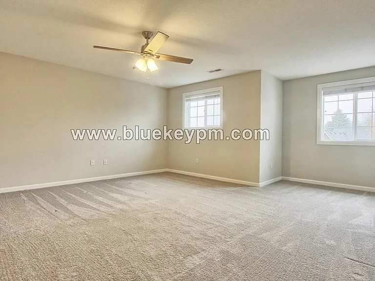 907 N 9th Way — Photo 14