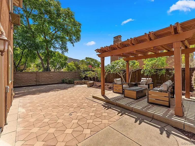 10449 Monterey Ridge Dr — Photo 24