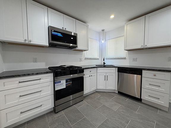 3rd image of 8026 Pembroke Ave