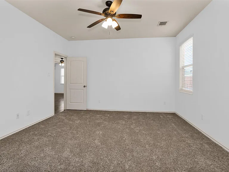 2730 Donellan Dr — Photo 15