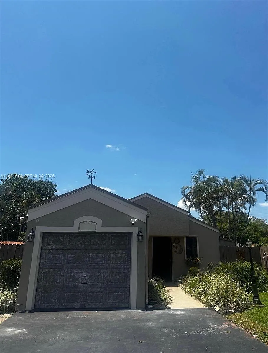 Building Photo - 8880 SW 23rd St #0