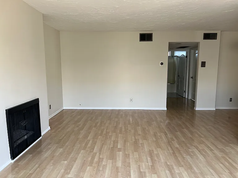 4370 Troost Ave #204 — Photo 6