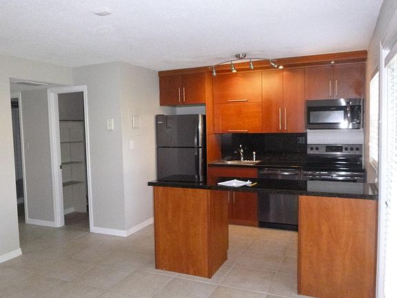 5th image of 1521 Catherine St APT 14