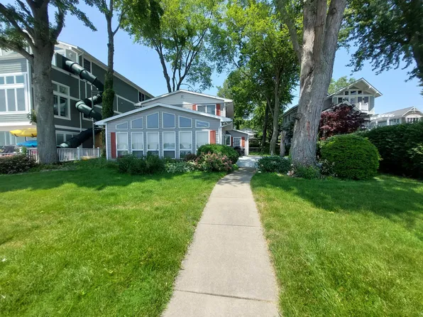 23675 N Shore Dr, Edwardsburg, MI 49112