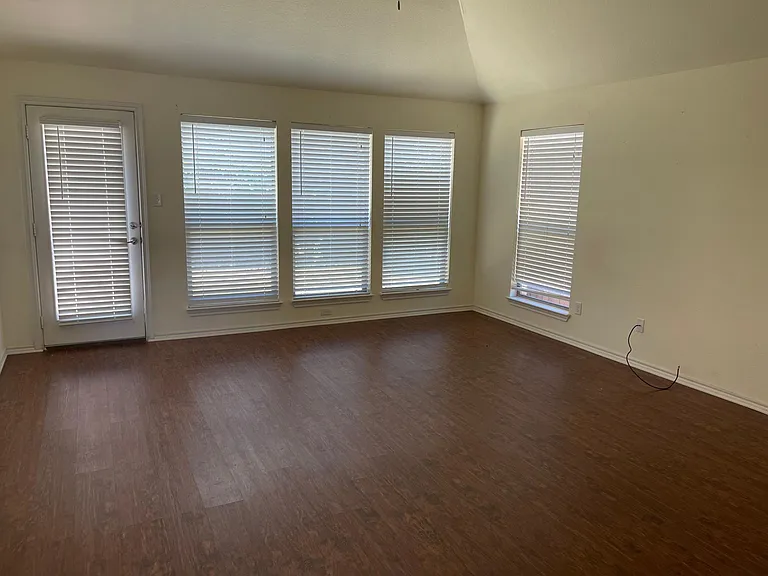 412 Windridge Dr — Photo 5