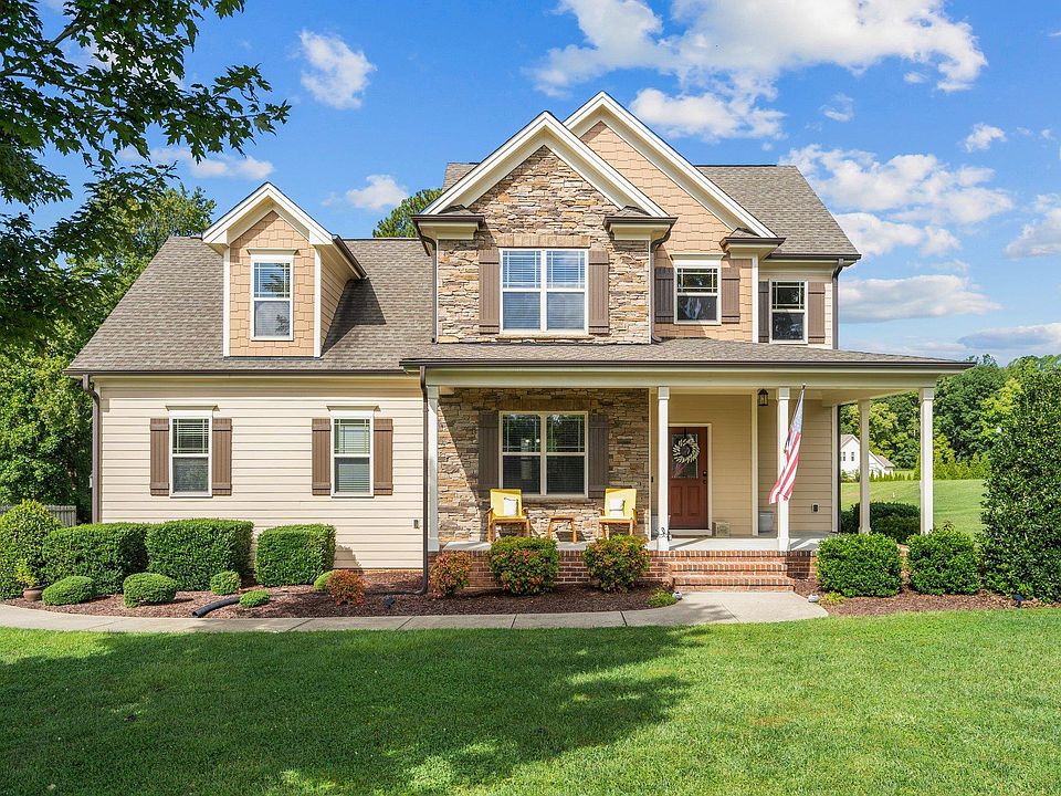 2nd image of 1721 Creekview Dr