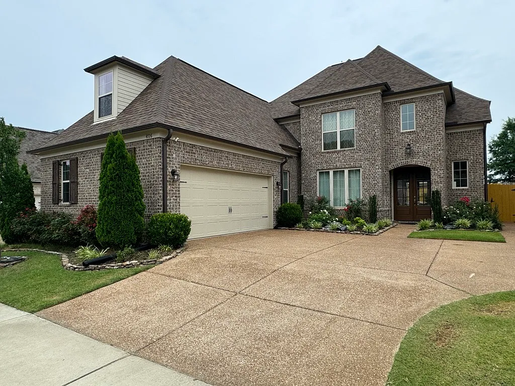4726 Emmas Cir E — Photo 1