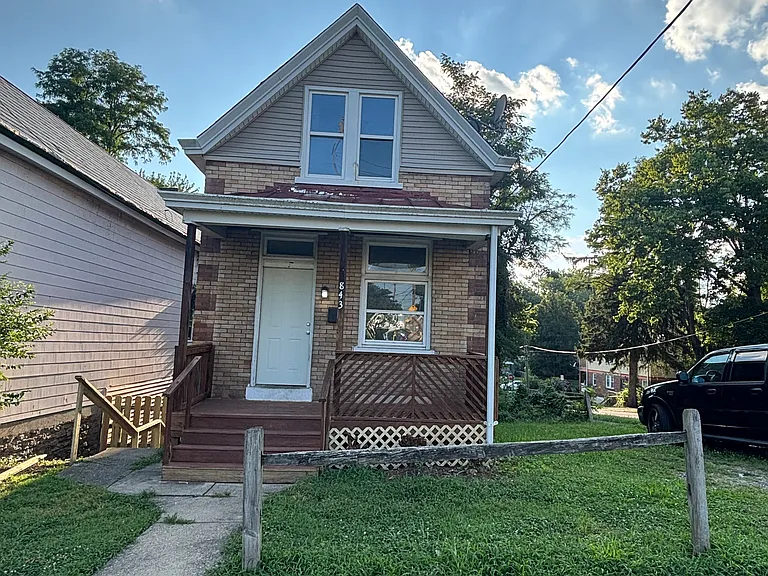 843 Fairbanks Ave — Photo 1