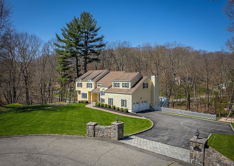 1st image of 2 Falcon Woods Ct