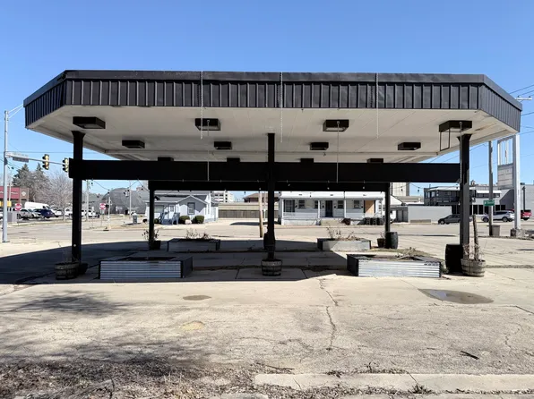 220 N Galena Ave, Freeport, IL 61032